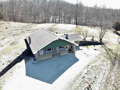 21076 Whistle Creek Rd, Metamora, IN 47030 - photo 5