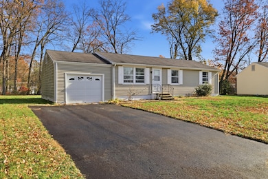 31 Farmstead Cir, Bloomfield, CT 06002 - photo 4