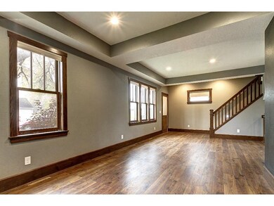 Beautiful woodwork & hardwood floors!