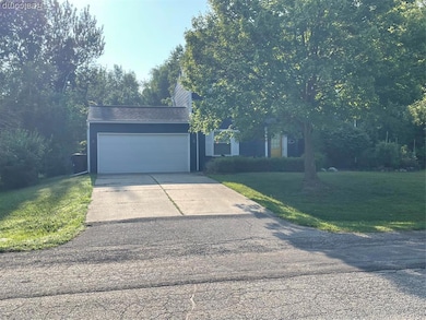 1811 Henbert Rd, West Bloomfield, MI 48324 - photo 2