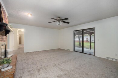 2121 E Regency Pl-9