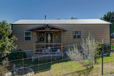 125 Valencia Dr, Kerrville, TX 78028 - photo 4