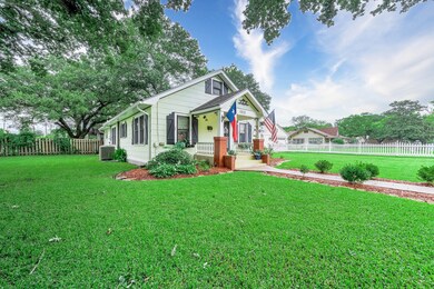 512 S Jackson St, Alvin, TX 77511 - photo 4