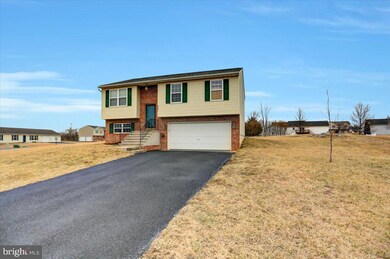 847 Bristol Dr, Greencastle, PA 17225 - photo 2