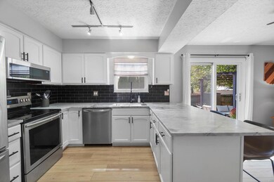 298 Sumption Dr, Columbus, OH 43230 - photo 3