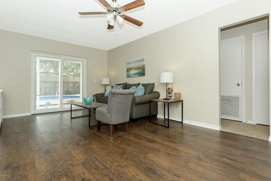 007_Living Room