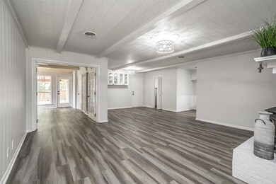 1102 Hillside Dr, Gainesville, TX 76240 - photo 6