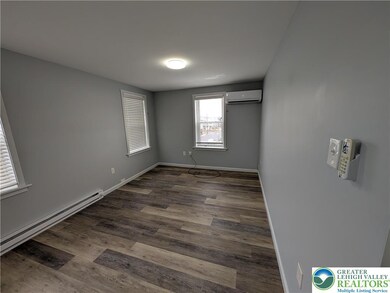 1111 Catasauqua Rd unit 2nd floor, Whitehall, PA 18052 - photo 3