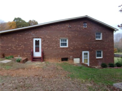 913 Friendly Cir, Asheboro, NC 27205 - photo 3