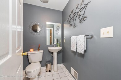 89 Heron Ct, Manalapan, NJ 07726 - photo 4