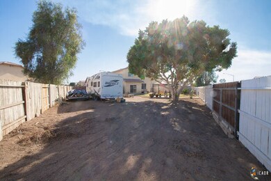 RV parking access! plenty of room