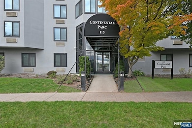 NY CITY EXPRESSS BUS STOPS HERE!