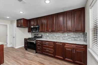 112 Grantham Rd, Baytown, TX 77521 - photo 7