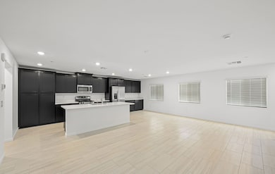 Axel Sunstone Frankin NG Kitchen 1of4 F2