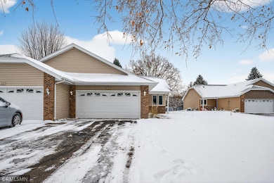 9 Oak Leaf Ln, Circle Pines, MN 55014 - photo 2