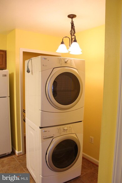 8639 Beekman Place unit 39C, Alexandria, VA 22309 - photo 2