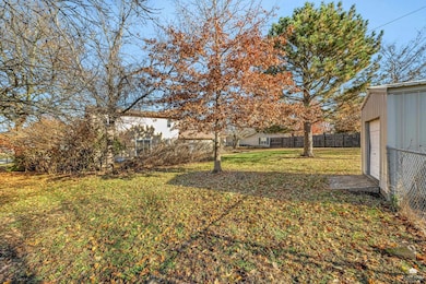 828 Gillespie Dr, Manhattan, KS 66502 - photo 6