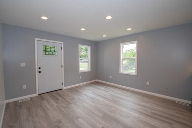 26977 US 12 Edw Living room