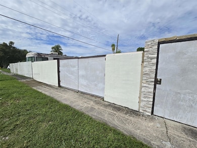 110 W 53rd St, Hialeah, FL 33012 - photo 6