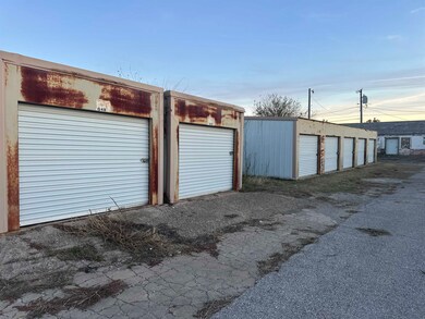 401 Russworm Dr, Watonga, OK 73772 - photo 3