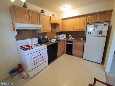 2916 State Hill Rd unit C11, Wyomissing, PA 19610 - photo 6