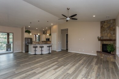 004_Living Room