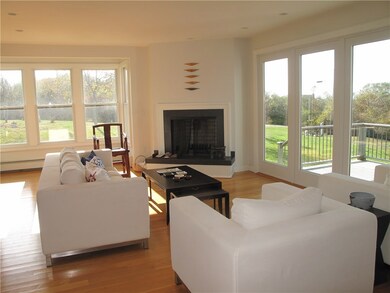 Living Room with fireplace