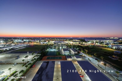 2100 P4 - Crown Realty (13 of 18)