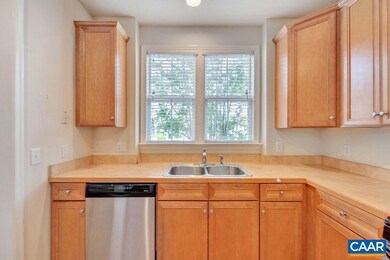 108 Melbourne Park Cir unit F, Charlottesville, VA 22901 - photo 7