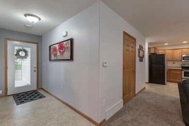 1512 Asbury Ln, Waterloo, IA 50701 - photo 2