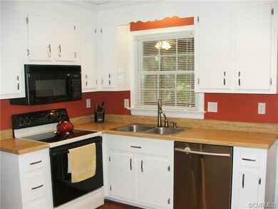 Kitchen with microwave, smooth-top electric range/