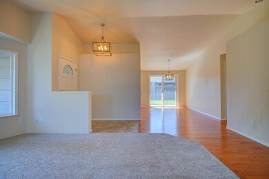 1533 Valley View Dr, Medford, OR 97504 - photo 6