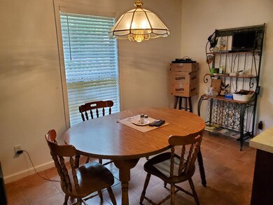 Kitchen Eat-in Area