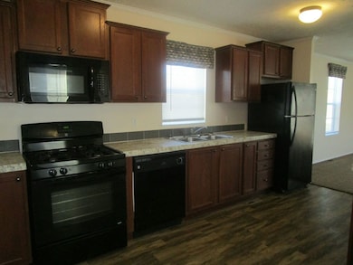 23657 Hickory Dr unit 214, Brownstown Township, MI 48174 - photo 2