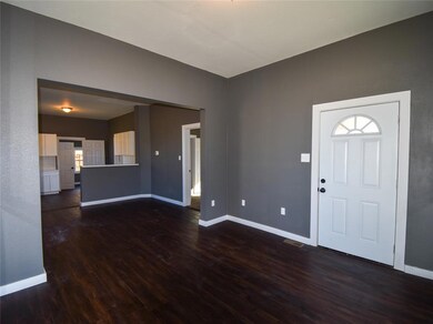 1319 N Luckett St, Sherman, TX 75090 - photo 4