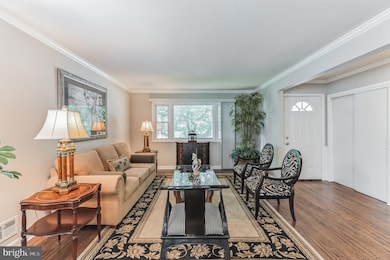 433 Parkview Dr, Mount Holly, NJ 08060 - photo 6