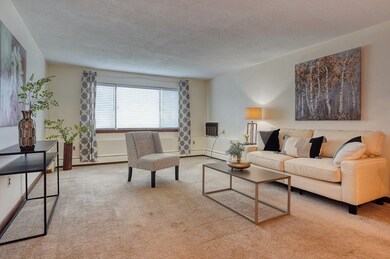 14 Hallmark Gardens unit 4, Burlington, MA 01803 - photo 3