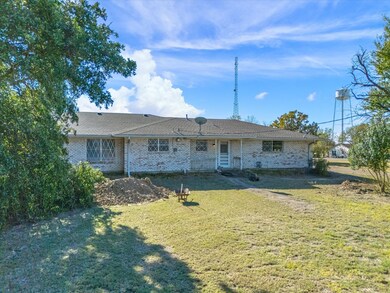 603 E Pace St, Frost, TX 76641 - photo 7