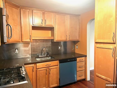 162 Union Place, Ridgefield Park, NJ 07660 - photo 5