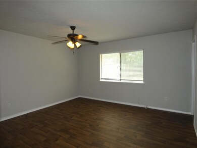 7436 Tunbridge Dr, North Richland Hills, TX 76182 - photo 4