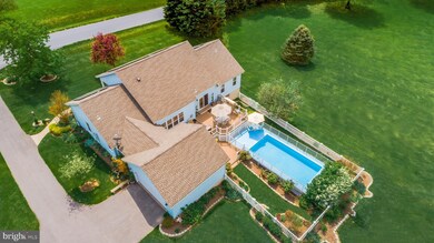 806 Dixon Ave, Sykesville, MD 21784 - photo 2