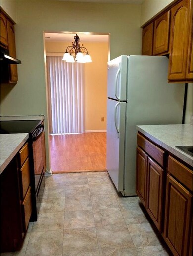 204A Cypress Point Cir unit 204A, Mount Laurel, NJ 08054 - photo 3