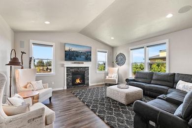 4667 SW Zenith Ave, Redmond, OR 97756 - photo 3