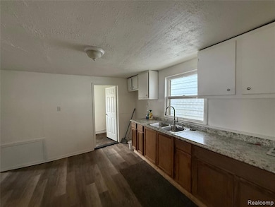 8162 Orchard Ave, Warren, MI 48089 - photo 7