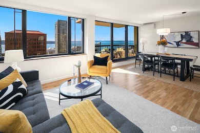 Royal Crest unit 1702, Seattle, WA 98121 - photo 2