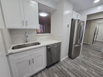 133 Harmon Cove Tower unit 133, Secaucus, NJ 07094 - photo 4