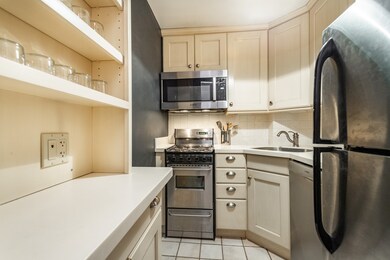 97 Mount Vernon St unit 24, Boston, MA 02108 - photo 3