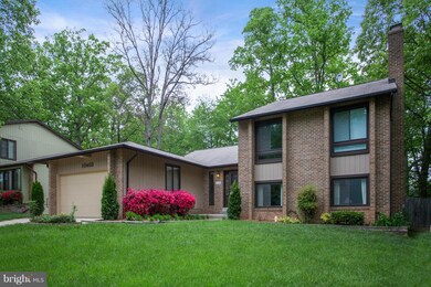 10402 Woodbury Woods Ct, Fairfax, VA 22032 - photo 2