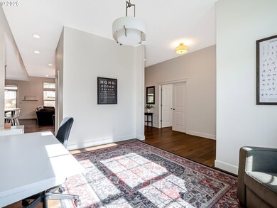 Living Room/Entrance