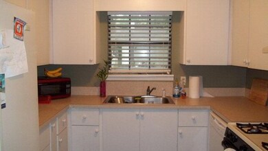 202 3rd Ave, Saint Simons Island, GA 31522 - photo 4